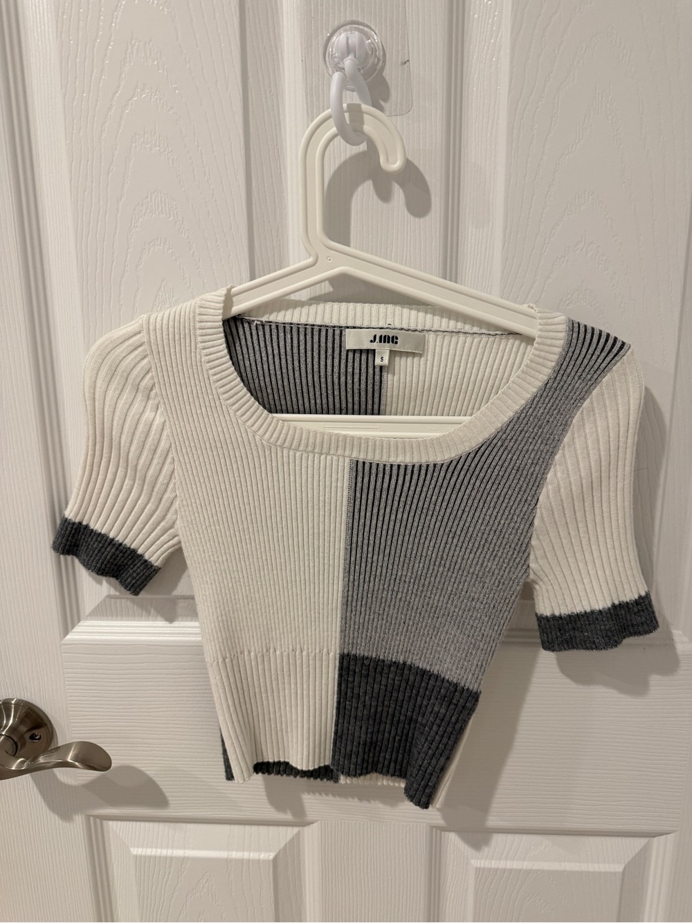 J.ING Ivory and Charcoal Ribbed Colorblock Cropped Top